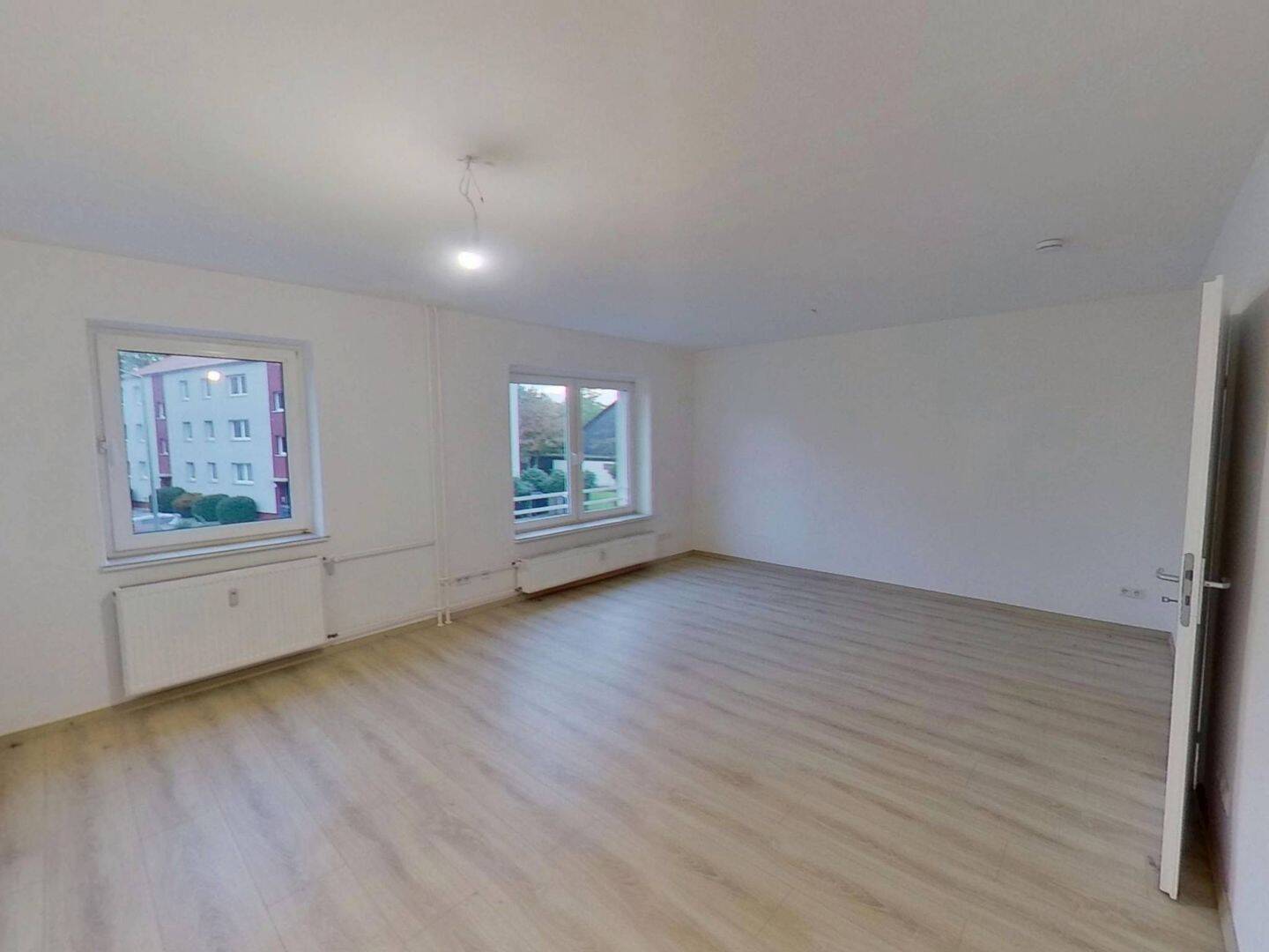 Schöne 2-Zi.-Whg. mit großem Wohnzimmer & EBK im Süden von Neumünster, 24536 Neumünster (Brachenfeld Einfeld Tungendorf)