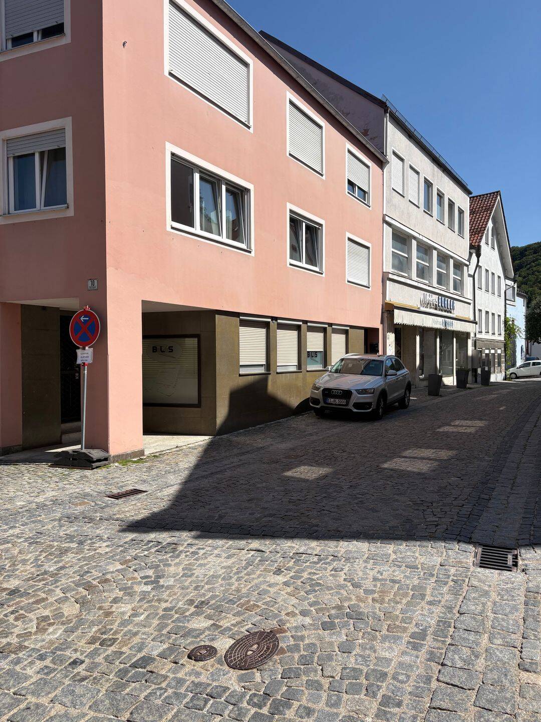 Sehr schöne 4 Zimmer Wohnung komplett renoviert mit Einbauküche und Balkon, 93339 Riedenburg