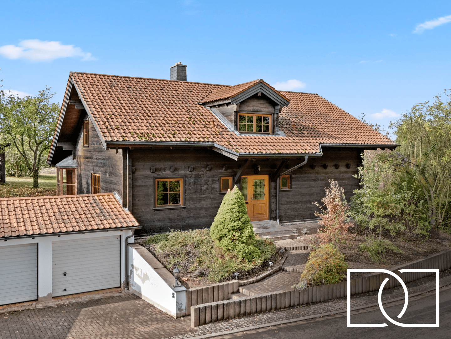 Traumhafte Feldrandlage! Stilvolles Einfamilienhaus aus massiven Blockbohlen mit großem Grundstück, 95326 Kulmbach