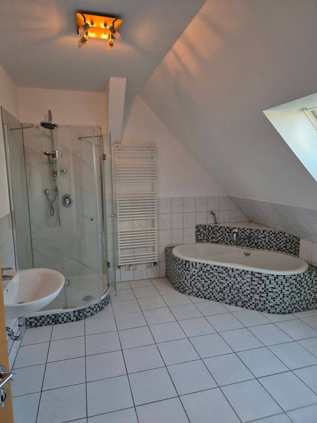 Großzügige 4-Zimmer-Wohnung in Buxtehude-Ovelgönne/Ketzendorf, 21614 Buxtehude
