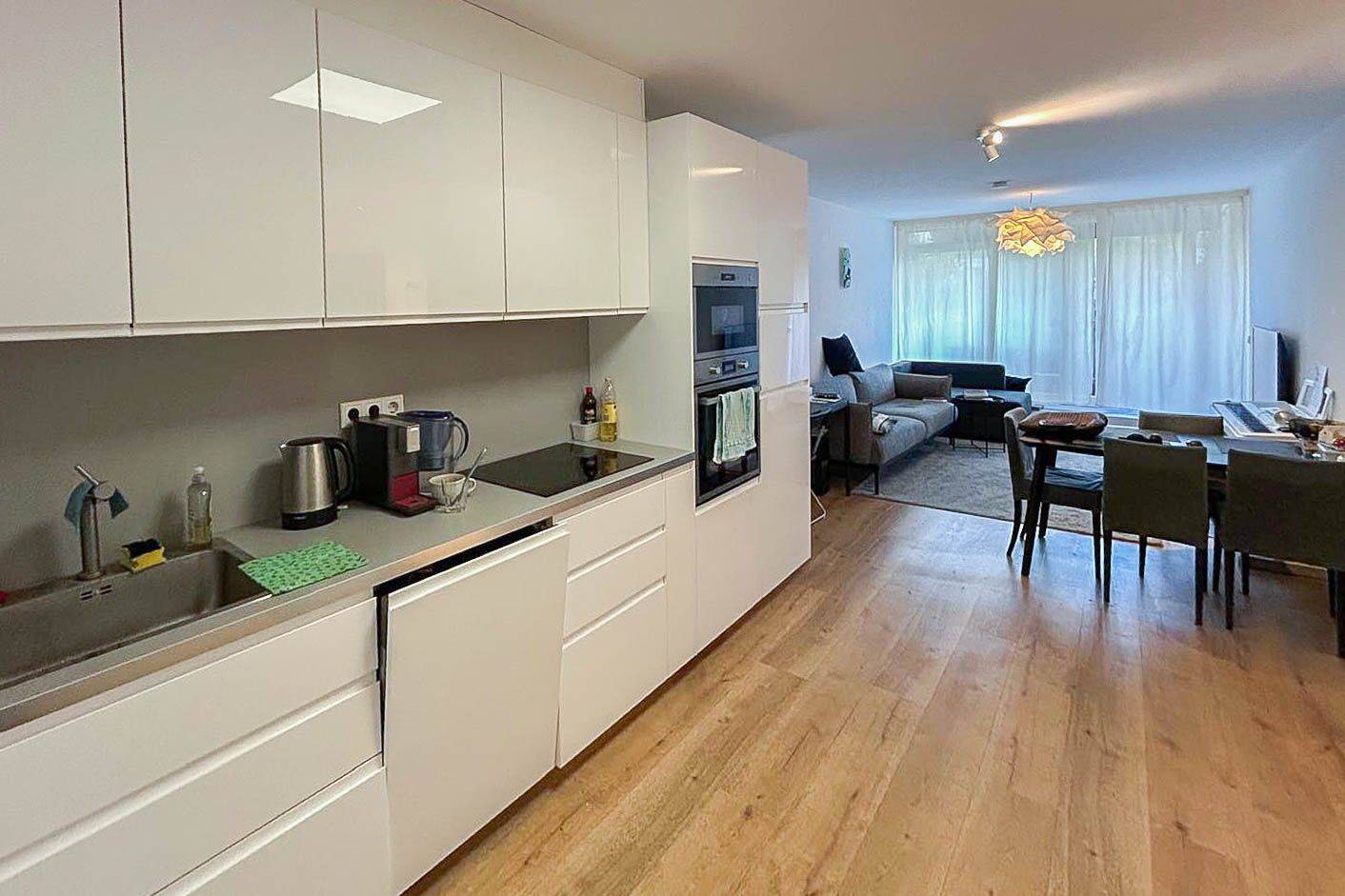 Modern wohnen nahe der Isar – möblierte 3-Zimmer-Wohnung mit zwei Balkonen & Tiefgaragenstellplatz, 81925 München (Bogenhausen)