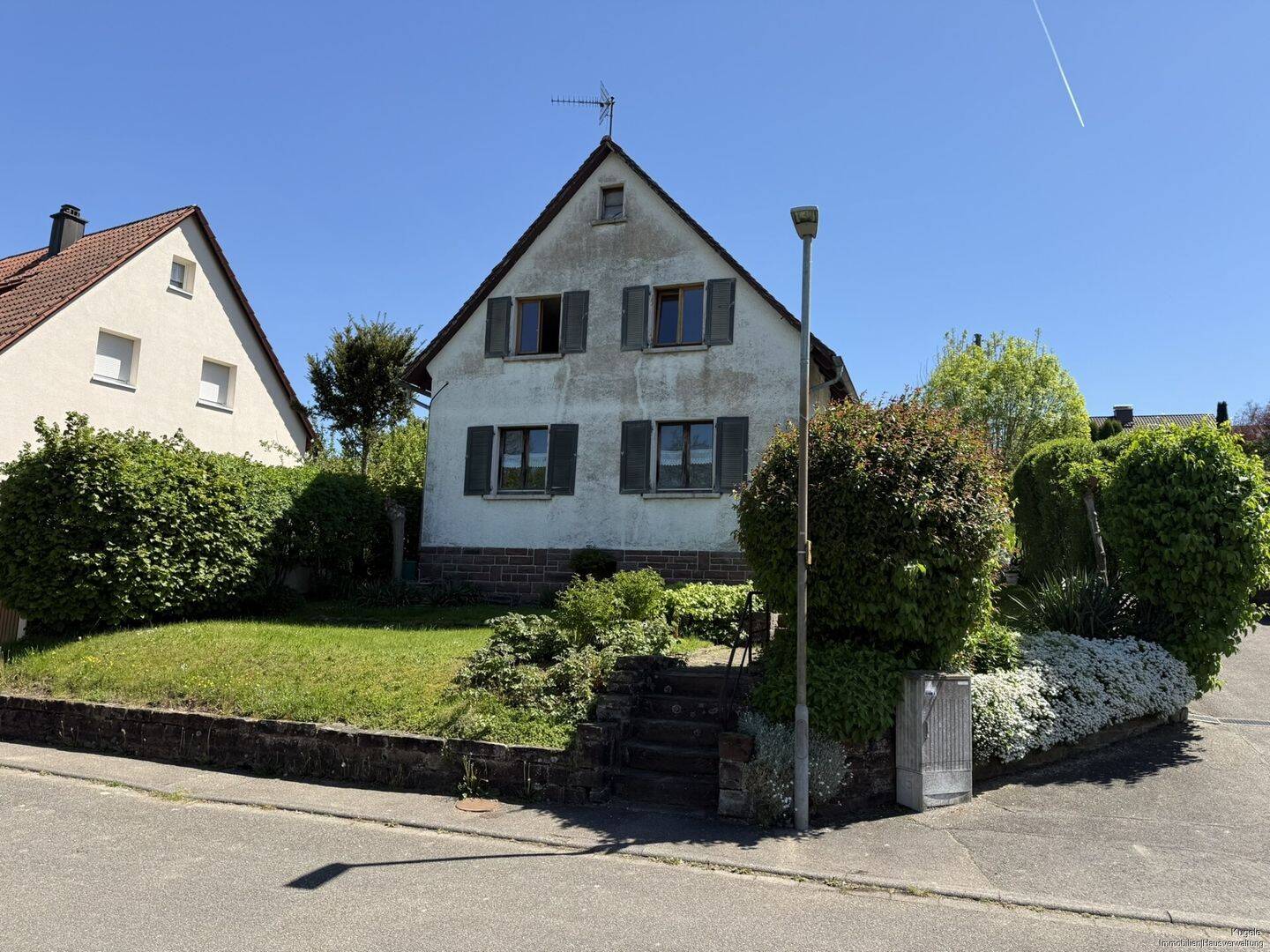 Freistehendes Familienhaus mit Zukunftsperspektive und Top Grundstück in schöner Halbhöhenlage, 75196 Remchingen