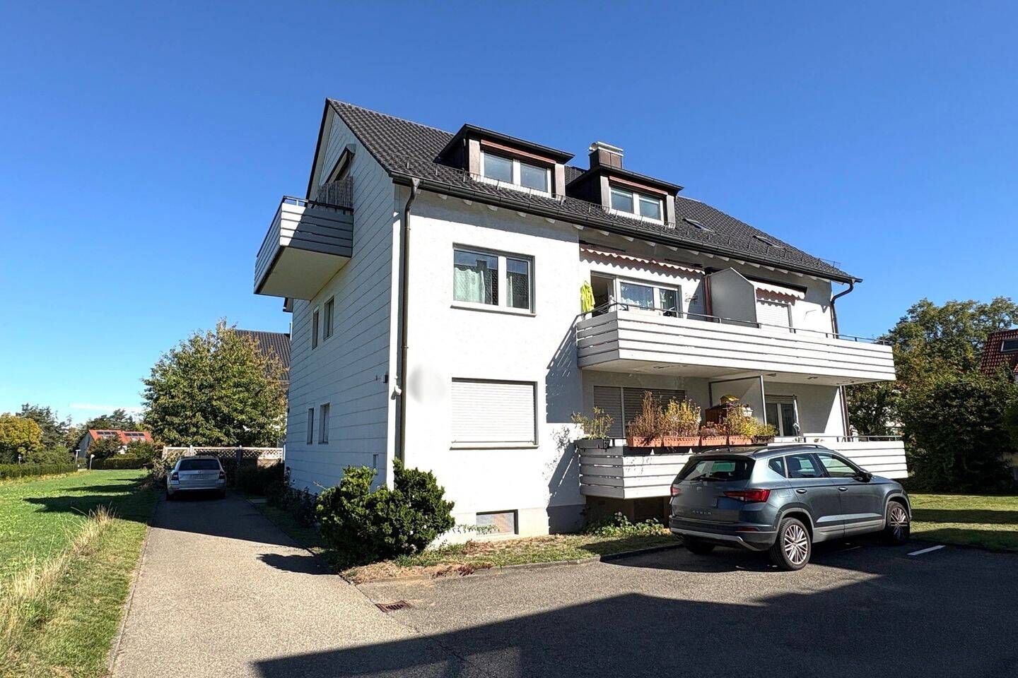 Freie 2-Zimmer-Wohnung mit Balkon, Keller und Bühne, 70563 Stuttgart (Vaihingen)
