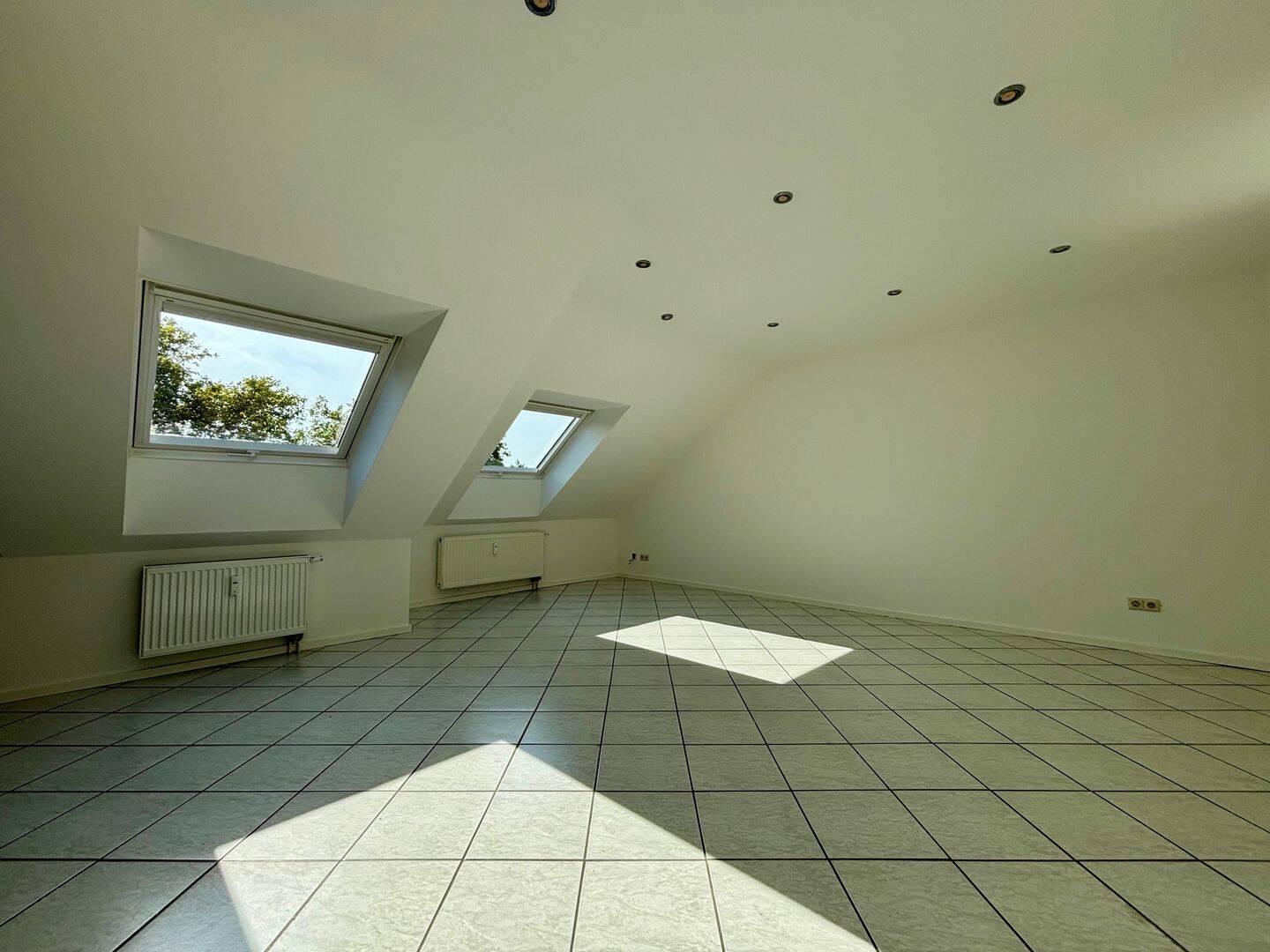 Viel Raum für Ihre Wohnideen – attraktive DG-Wohnung – 104qm Grundfläche, 76227 Karlsruhe (Durlach Hohenwettersbach Stupferich)