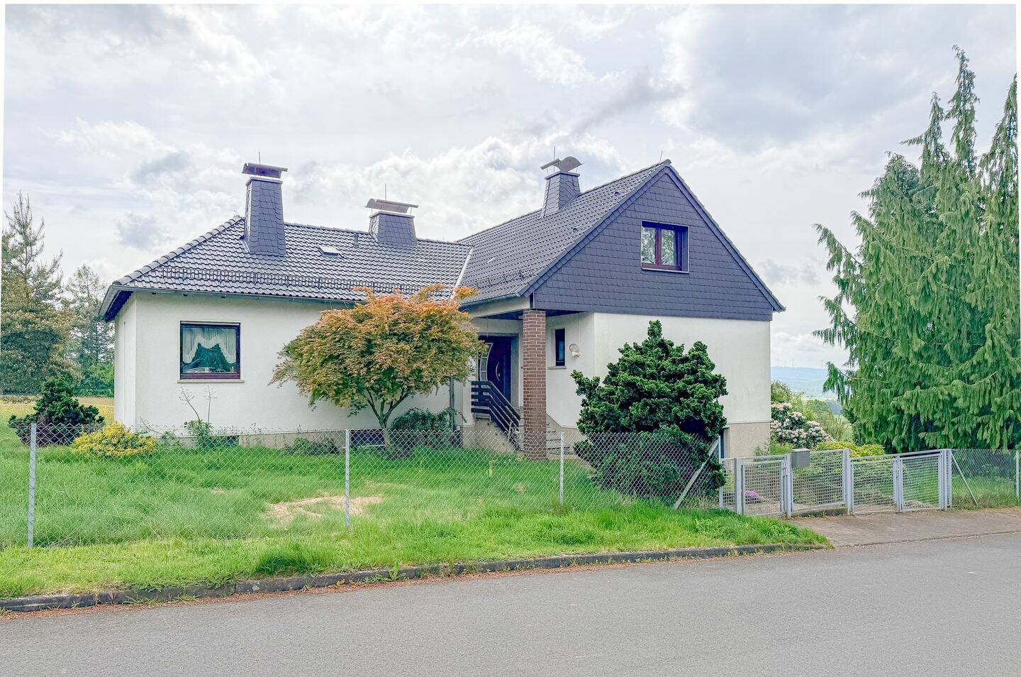 Wohnen am Feldrand – Gepflegtes Einfamilienhaus mit viel Platz und Doppelgarage, 34355 Staufenberg (Wolfsanger/Hasenhecke)