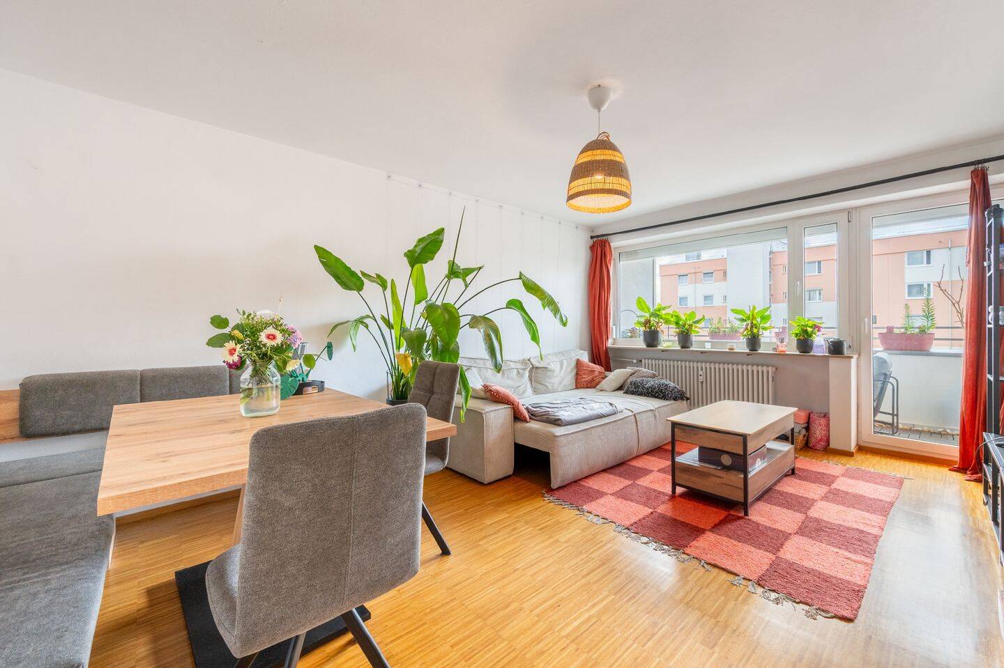 AIGNER – Gepflegte 3-Zimmer-Wohnung mit West-Loggia fußläufig zum Lerchenauer See, 80995 München (Allach-Untermenzing Feldmoching-Hasenbergl Moosach)