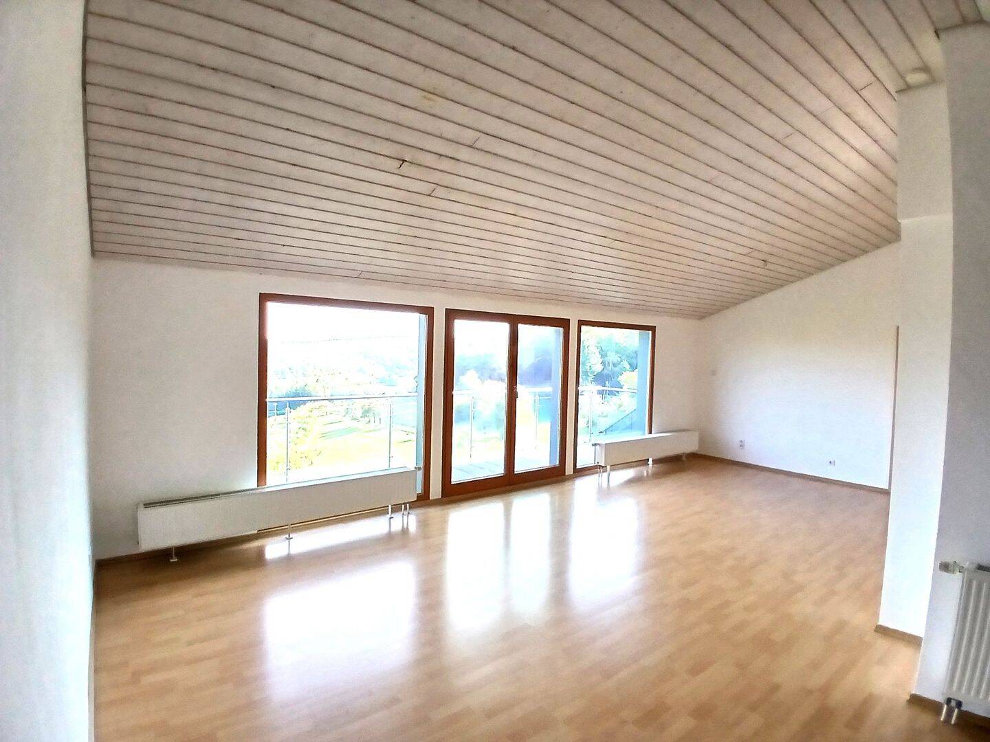 4-Zi-DG-Wohnung mit großem Balkon, 71134 Aidlingen