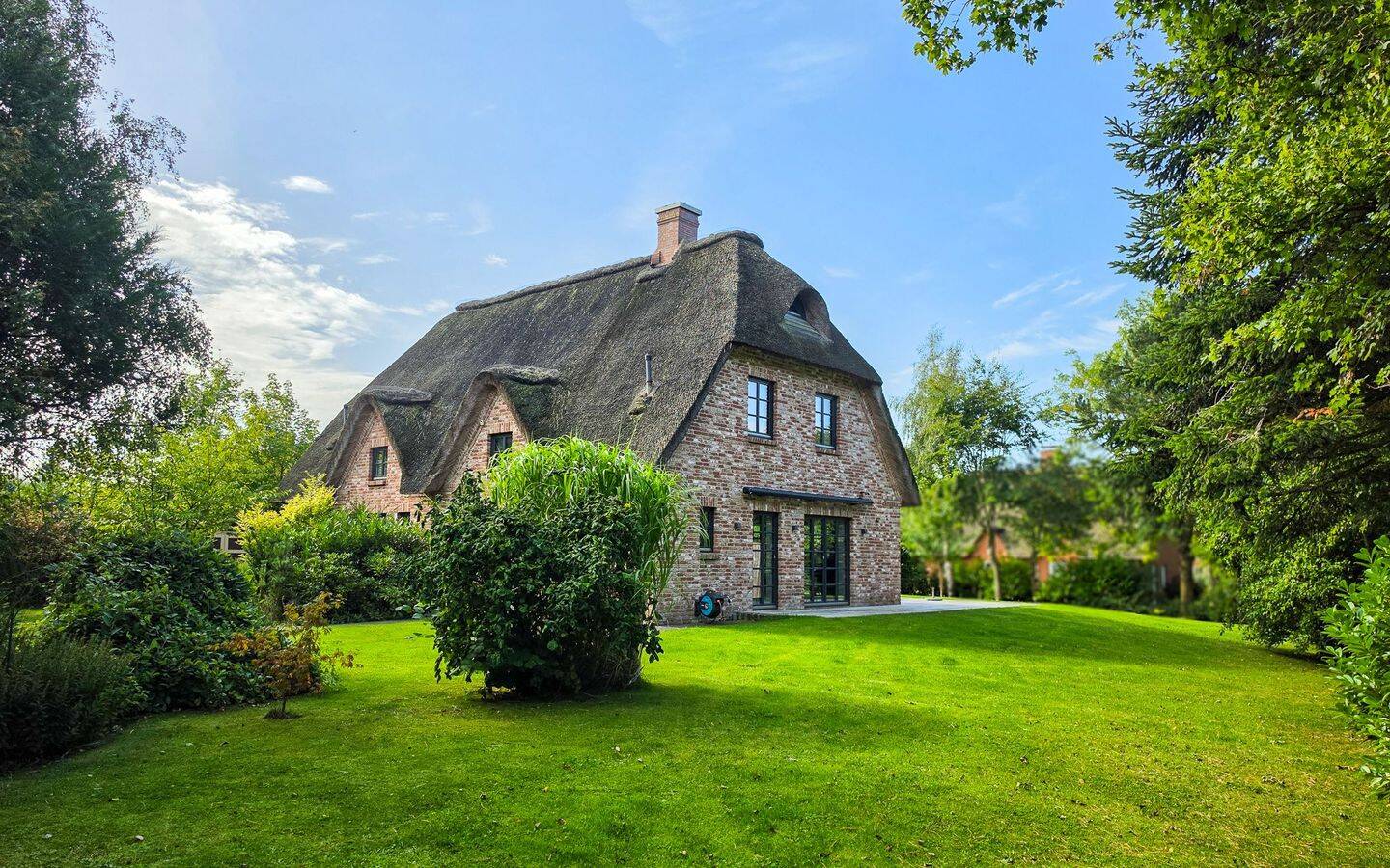 Tradition unter Reet – Design mit Anspruch Doppelhaushälfte vor den Toren SPOs, 25881 Tating