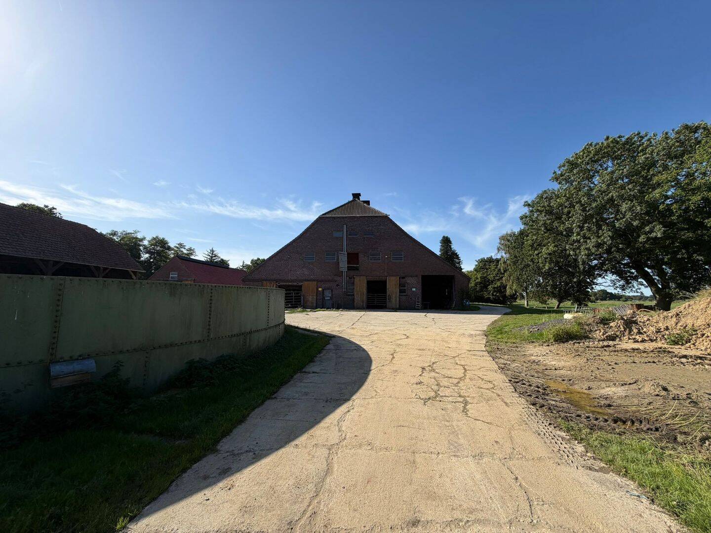 Verkauf! Vollerwerbsbetrieb (Milchvieh) mit 2 Wohneinheiten, Remise, Stall, in Oldenbrok-Altendorf, rd. 3 ha Land, Optional: Anpachtung bis 80 ha Grünland, 26939 Ovelgönne