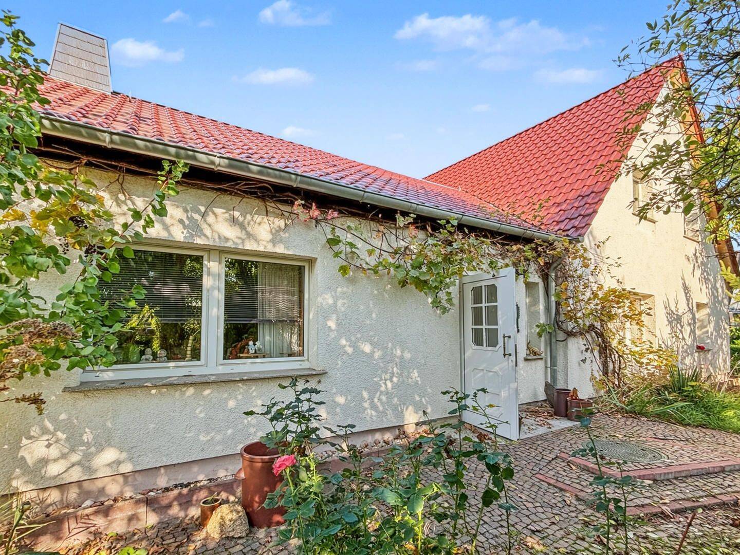 Ruhige Siedlungslage trifft auf Großstadt – Großzügige Doppelhaushälfte in Leipzig Mockau, 4357 Leipzig (Mockau-Nord Mockau-Süd Schönefeld-Abtnaundorf)