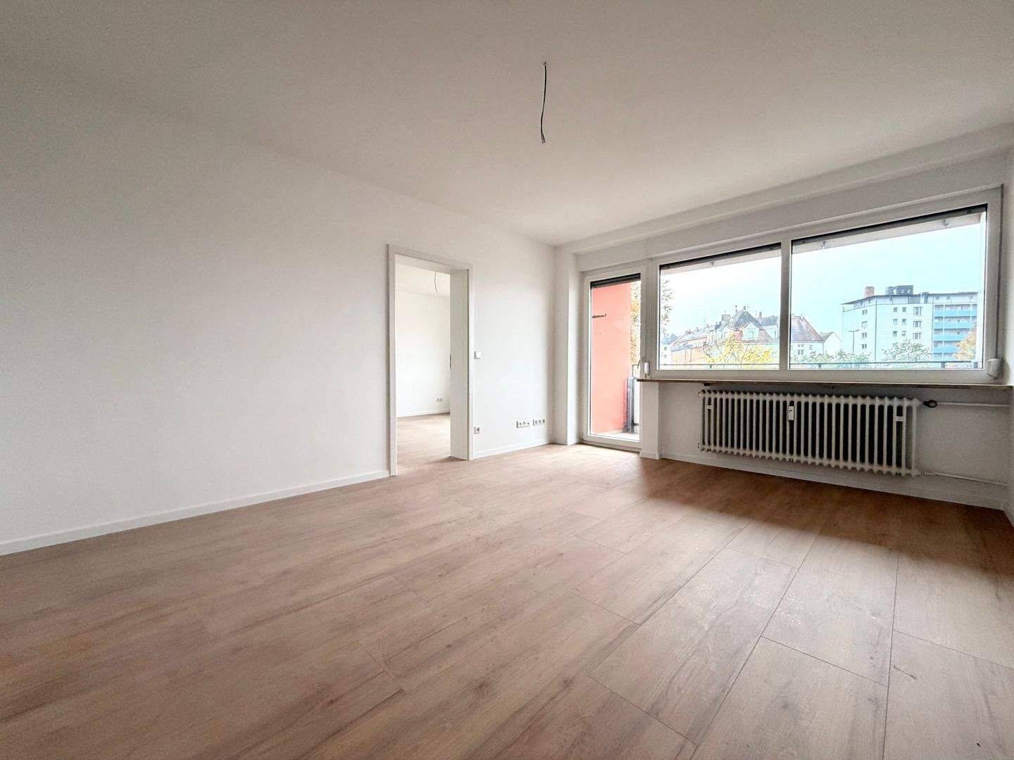 sanierte 2 Zimmer Wohnung mit Balkon +++ neues Bad +++, 90443 Nürnberg