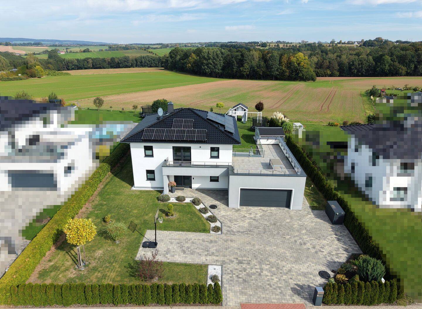 Stilvoll wohnen, grenzenlos genießen – moderne Stadtvilla mit Pool und Weitblick, 9385 Lugau/Erzgeb.