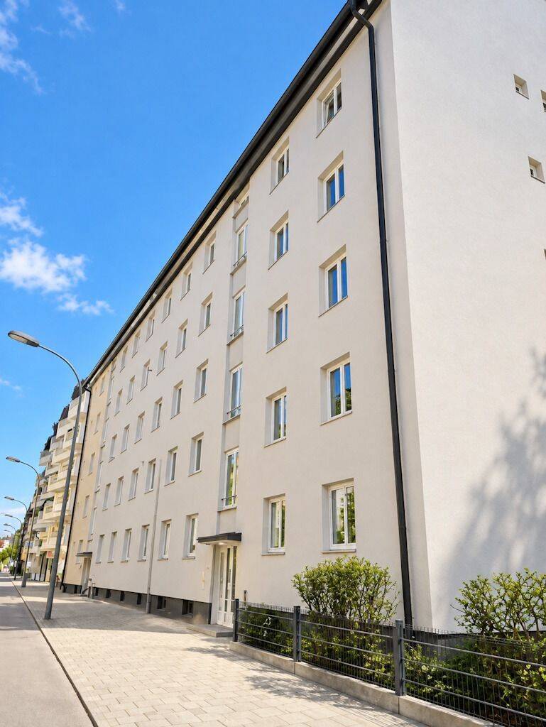 Gepflegte 3-Zimmer-Wohnung mit Balkon in Schwabing-West, 80797 München (Maxvorstadt Milbertshofen-Am Hart Neuhausen-Nymphenburg Schwabing-West)