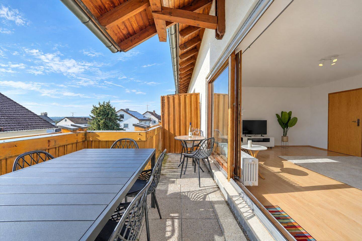 Wohnen auf Zeit am Gehrenberg: 4 Zimmer, 110 m², Balkon und Garage, voll möbliert, bis zu 6 Personen, 88677 Markdorf