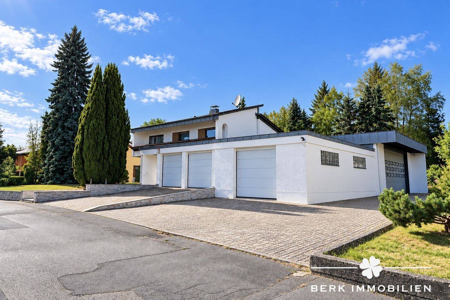 BERK Immobilien – Wohnen, Arbeiten & Hobby vereint – großzügiges Anwesen mit Lagerhalle und Garagen, 74731 Walldürn