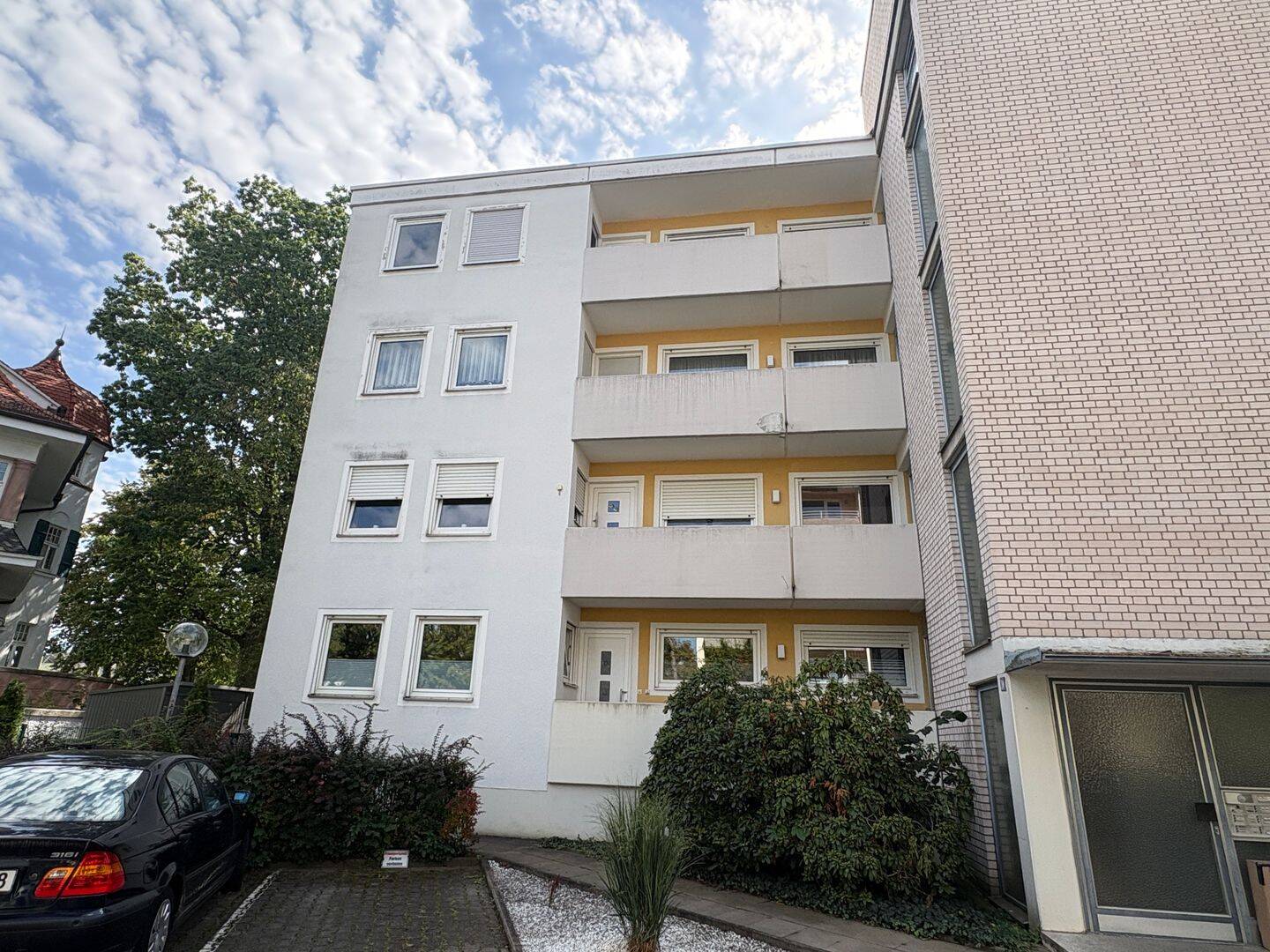 Gepflegte 3-Zimmer-Wohnung mit Balkon, Aufzug und Stellplatz in Mögeldorf, 90482 Nürnberg (Freiland Laufamholz Mögeldorf Rehhof Unterbürg)