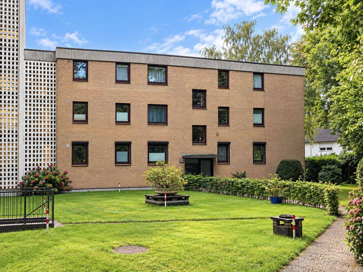 2-Zimmer-Wohnung mit kleiner Loggia und Tiefgaragenstellplatz in Langenhorn, 22415 Hamburg (Hamburg-Nord Fuhlsbüttel Hummelsbüttel Langenhorn)
