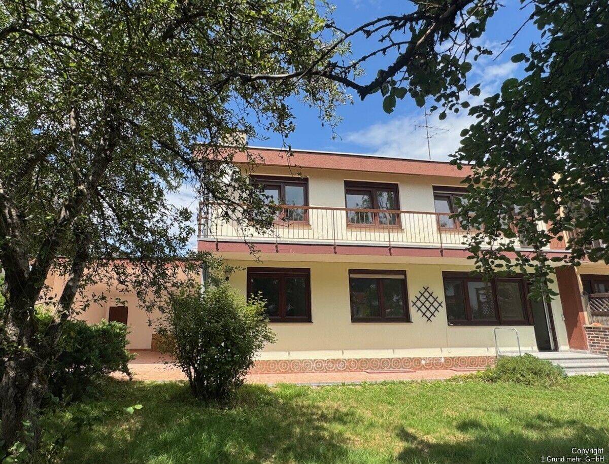 Große Doppelhaushälfte mit zwei separaten Wohneinheiten und Ausbaupotential in ruhiger Lage von Feldkirchen-Westerham, 83620 Feldkirchen-Westerham