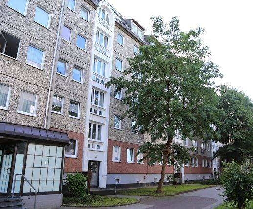 Eigenes Apartment mit Balkon und Einbauküche für Studenten und Azubis, 7545 Gera (Bieblach Innenstadt Ostviertel Pforten Untermhaus)
