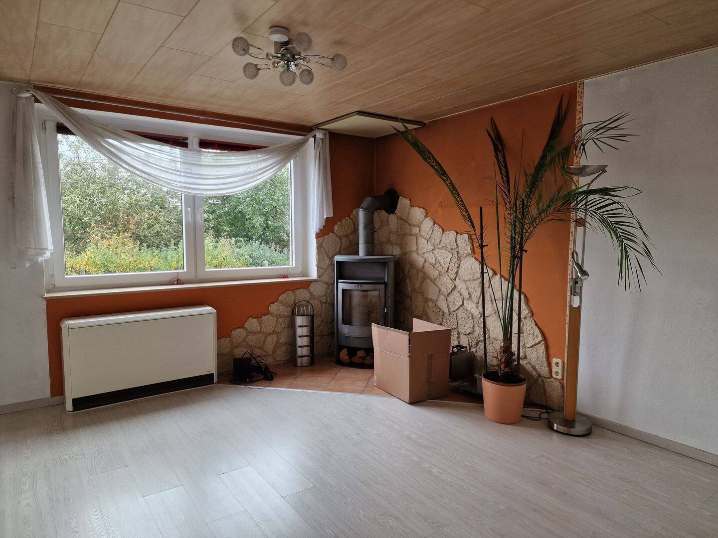 Ruhiges Wohnen nahe dem Hainer See – 3-Zimmer-Wohnung mit Garten und Kamin, 4552 Borna