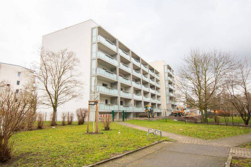 In der Herrichtung! Schöne 3-Zimmerwohnung mit Dusche und Balkon, 6118 Halle (Saale)