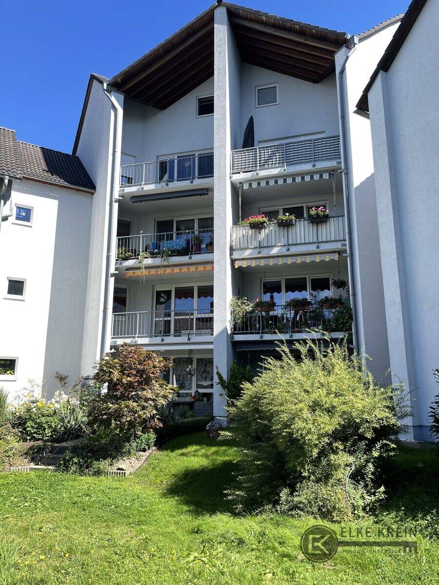 Sofort einziehen oder vermieten – Nachwendeneubau ! Großzügige 3-Zimmer-Wohnung mit Balkon in zentraler & ruhiger Lage, 9618 Brand-Erbisdorf