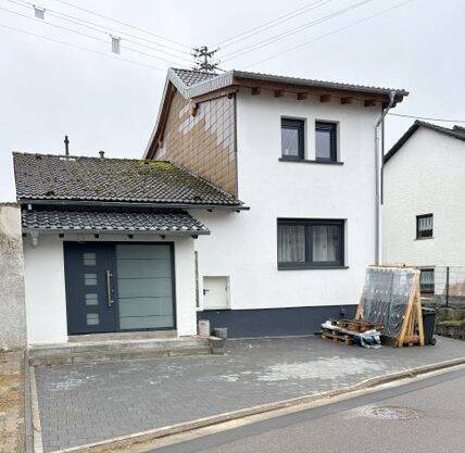 Saniertes Wohnhaus in Niederlosheim mit 3 SZ, kleinem Garten und PKW-Stellplatz zu verkaufen!, 66679 Losheim am See