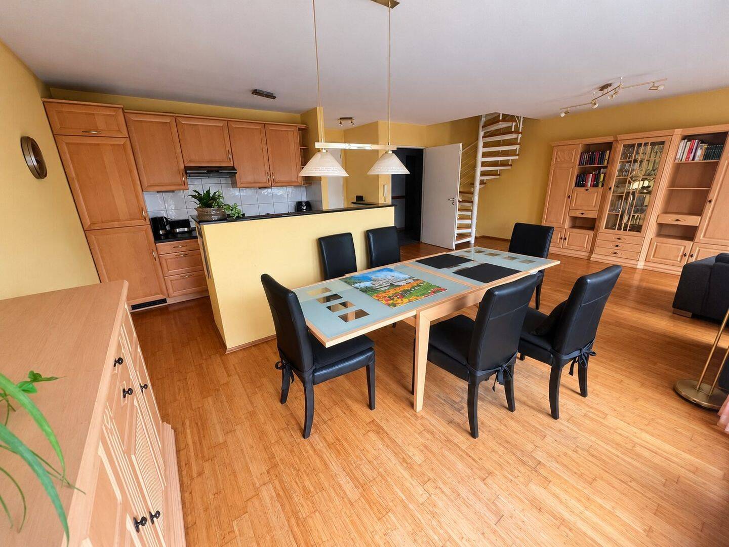 Helle 3-Zimmer-Maisonette mit Dachterrasse, Aufzug und TG-Stellplatz in Düsseldorf-Heerdt, 40549 Düsseldorf (Heerdt Oberkassel)