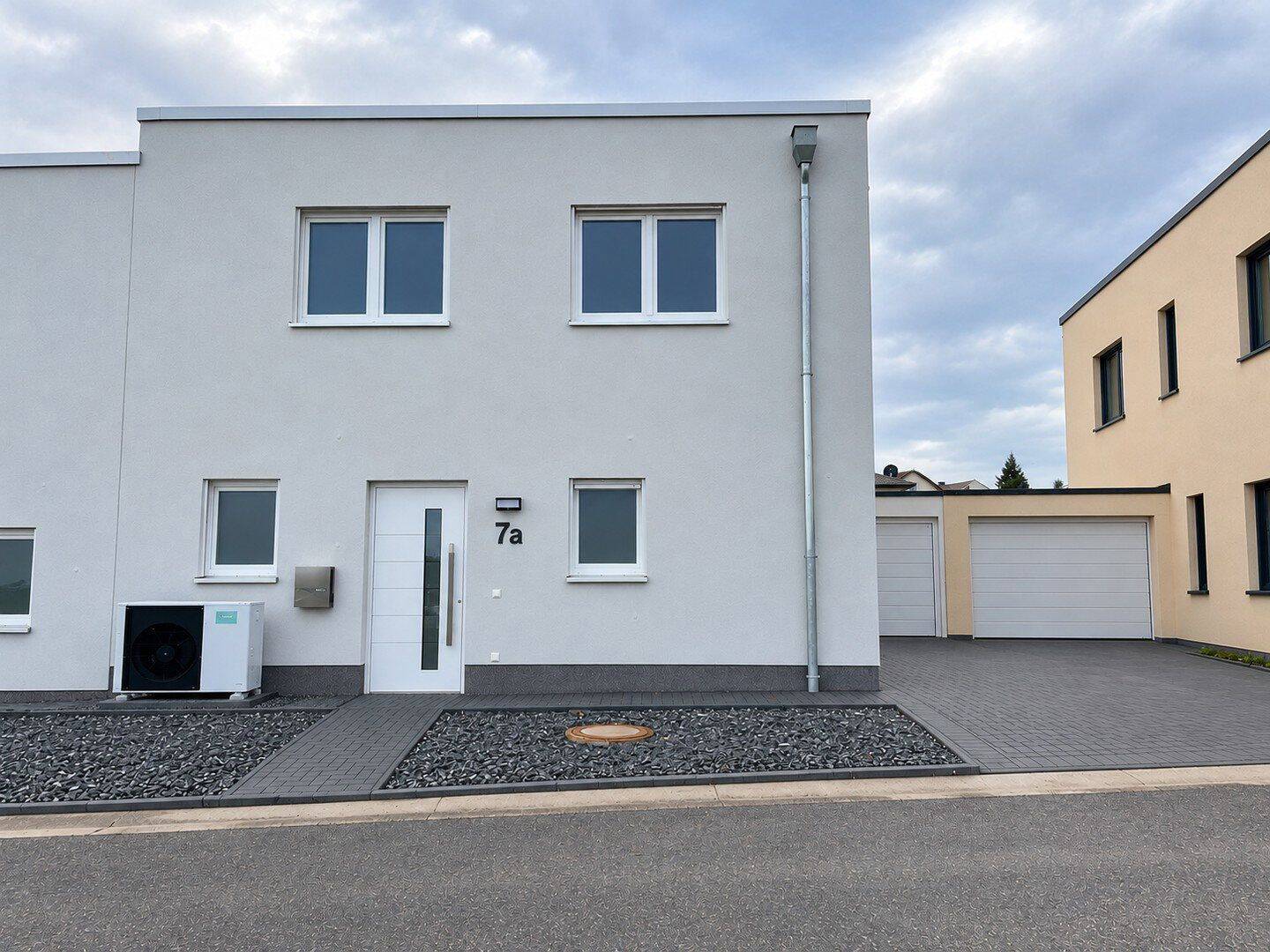 Energieeffizientes Einfamilienhaus mit Garten und Garage in Bad Münstereifel, 53902 Bad Münstereifel