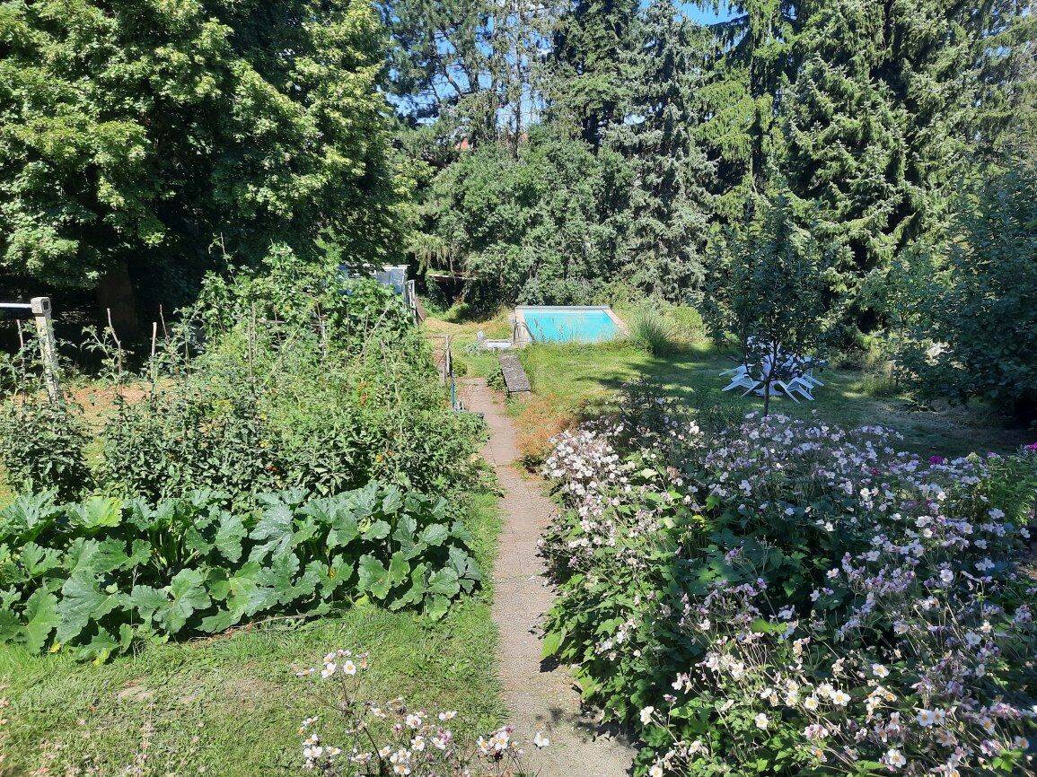 Wohnung mit schönem Garten und Pool, 1157 Dresden