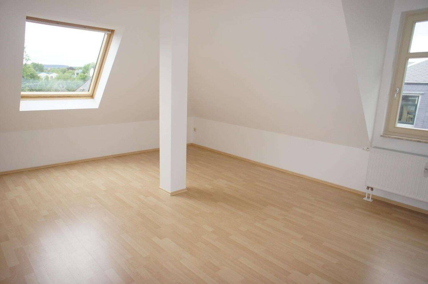 Wohnen in TOP Lage – Dachgeschoss – Balkon – Frei ab 1.2.27, 9116 Chemnitz
