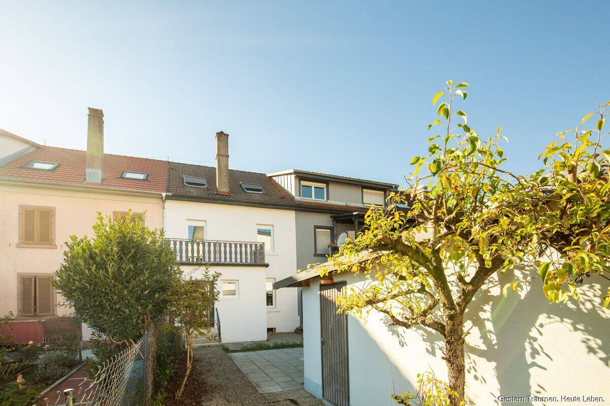 Umfassend modernisiertes Reihenmittelhaus mit Balkon in Bad Säckingen | zzgl. Garage 15.000,00 €, 79713 Bad Säckingen