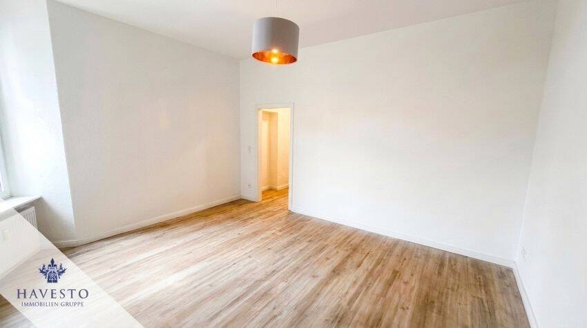 Helle 4-Zimmer-Altbauwohnung mit Wannenbad und großem Balkon zum ruhigen Innenhof, 39112 Magdeburg (Leipziger Str. Sudenburg)