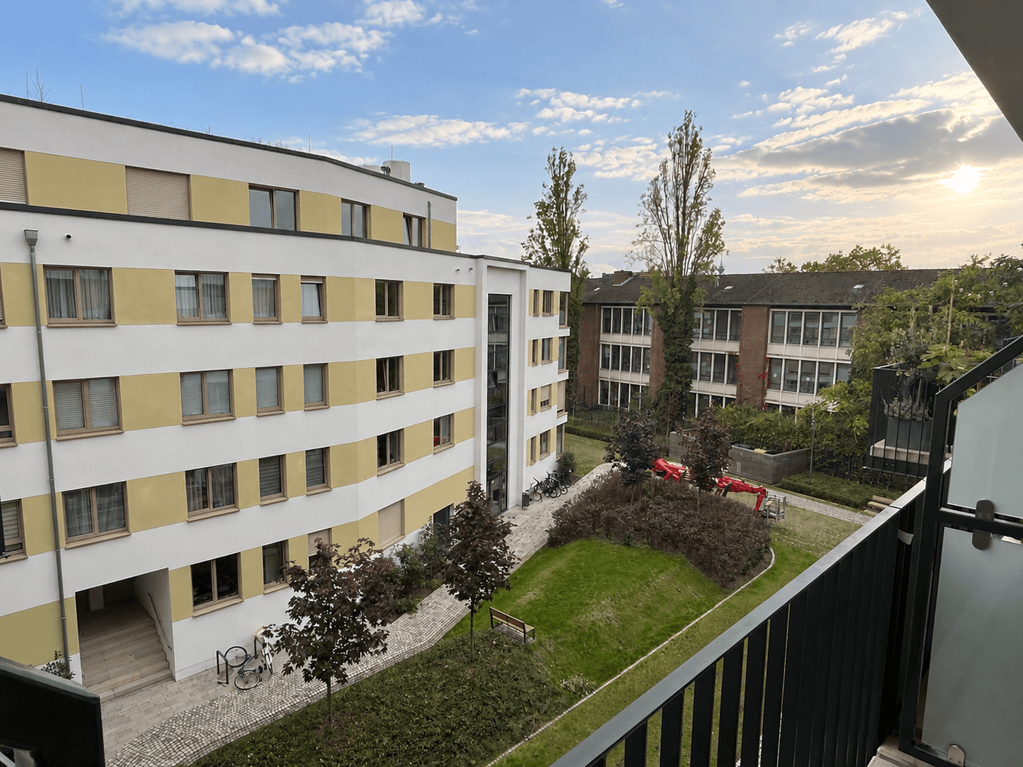 Traumhafte 3-Zimmer-Wohnung mit Terrasse und Loggia plus Einbauküche!, 40477 Düsseldorf (Derendorf Golzheim Pempelfort)