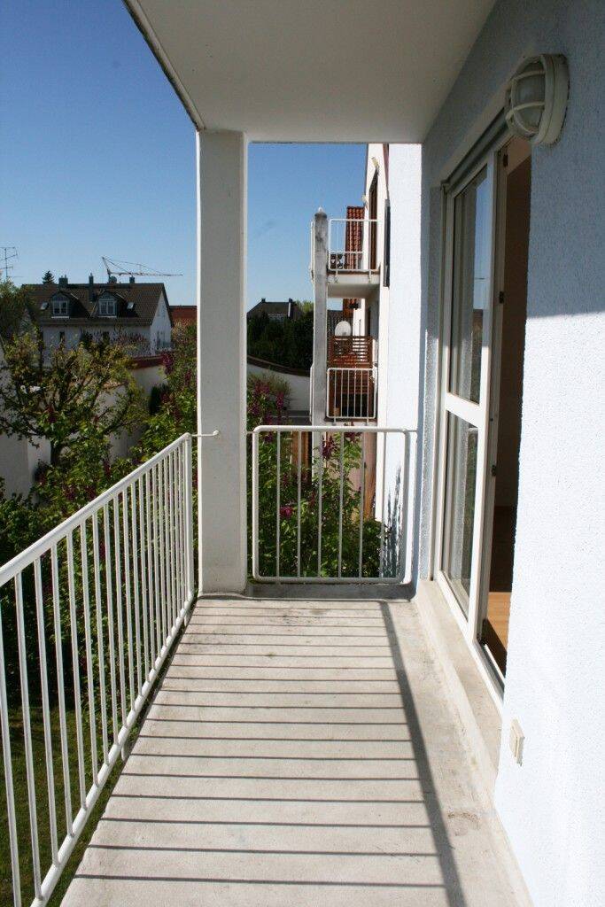 Brück Immobilien – Helle, ruhige 2 Zi.-Etagenwohnung mit Balkon zum Selbstbezug, 81829 München (Berg am Laim Trudering-Riem)