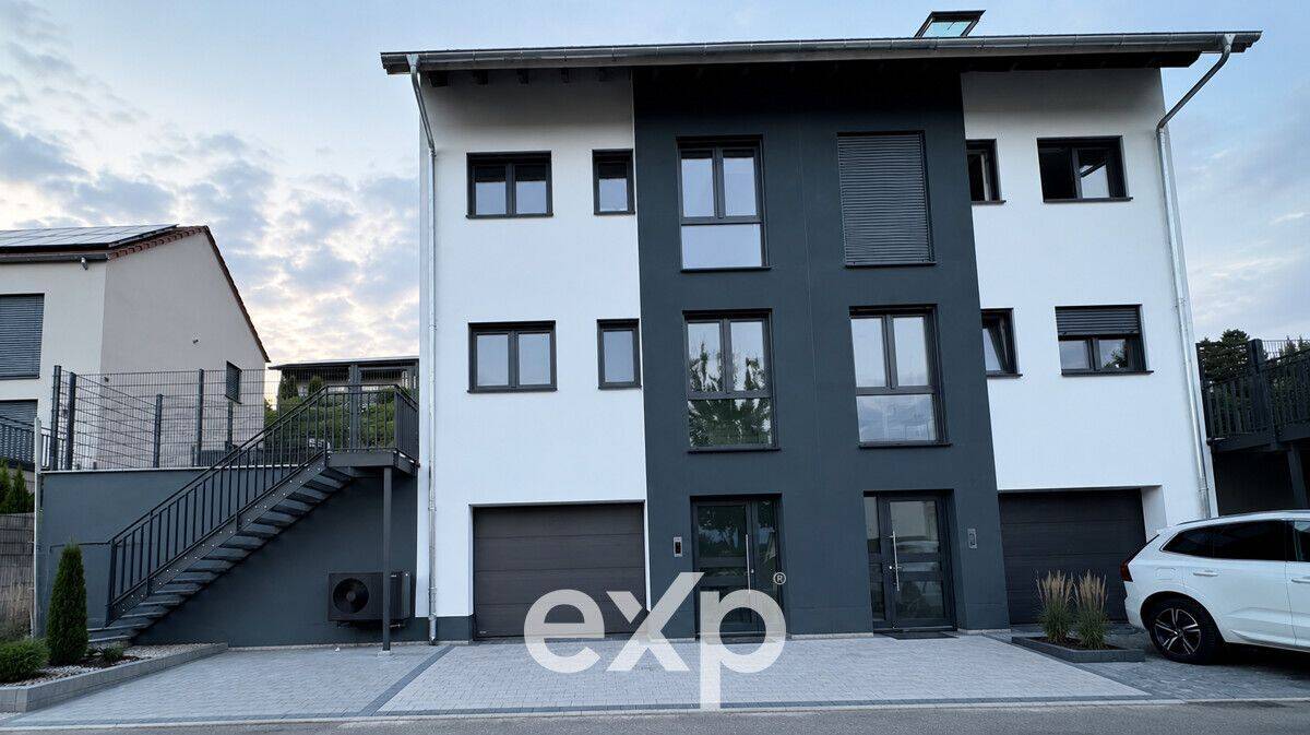 Neuwertige Doppelhaushälfte mit Garage, 36088 Hünfeld