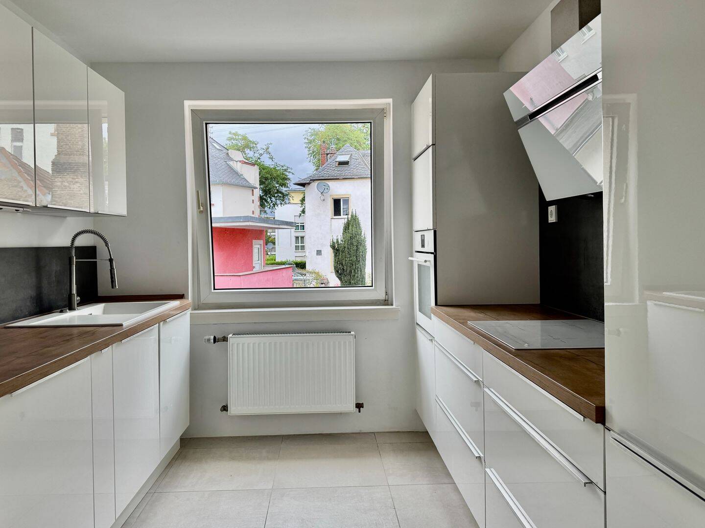 Bezugsfertige Drei-Zimmerwohnung mit Balkon und Einbauküche, 65201 Wiesbaden (Dotzheim Frauenstein Schierstein)