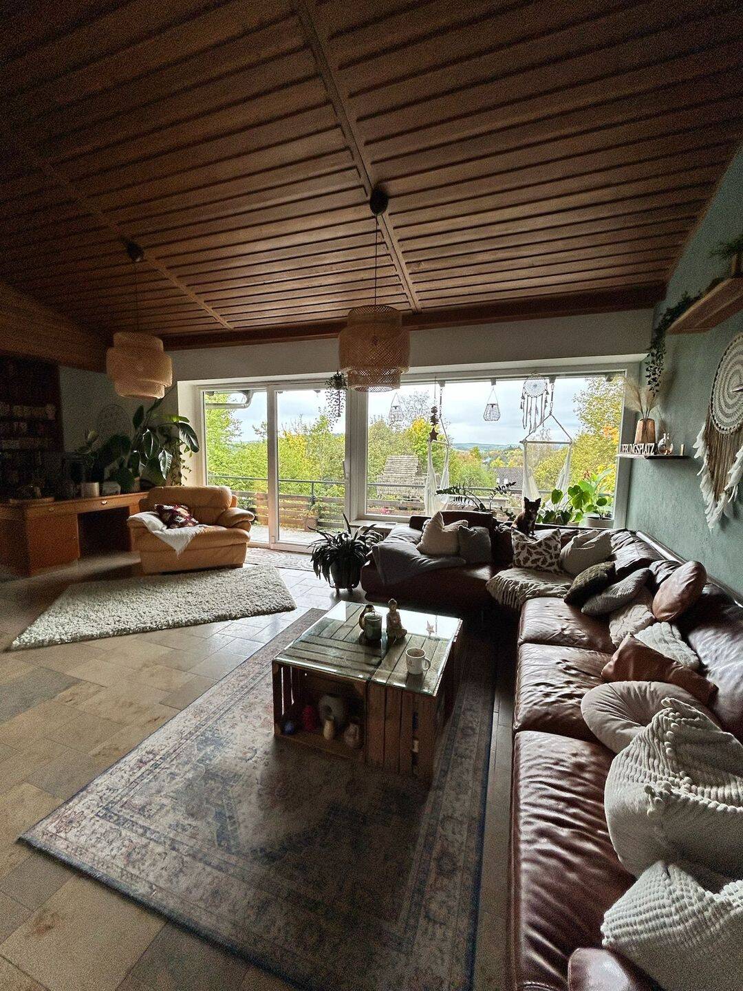 Architektenhaus mit Seele: Lärchenholz, Jura-Marmor, zwei Kachelöfen und Wald vor der Tür, 97618 Unsleben