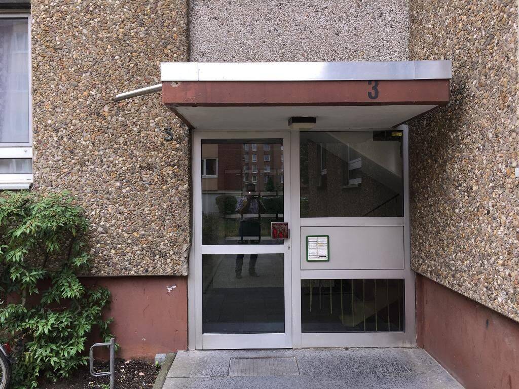 Aktuell in der Sanierung-2 Zimmer Wohnung mit Balkon!, 40595 Düsseldorf (Benrath Garath Hellerhof Urdenbach)