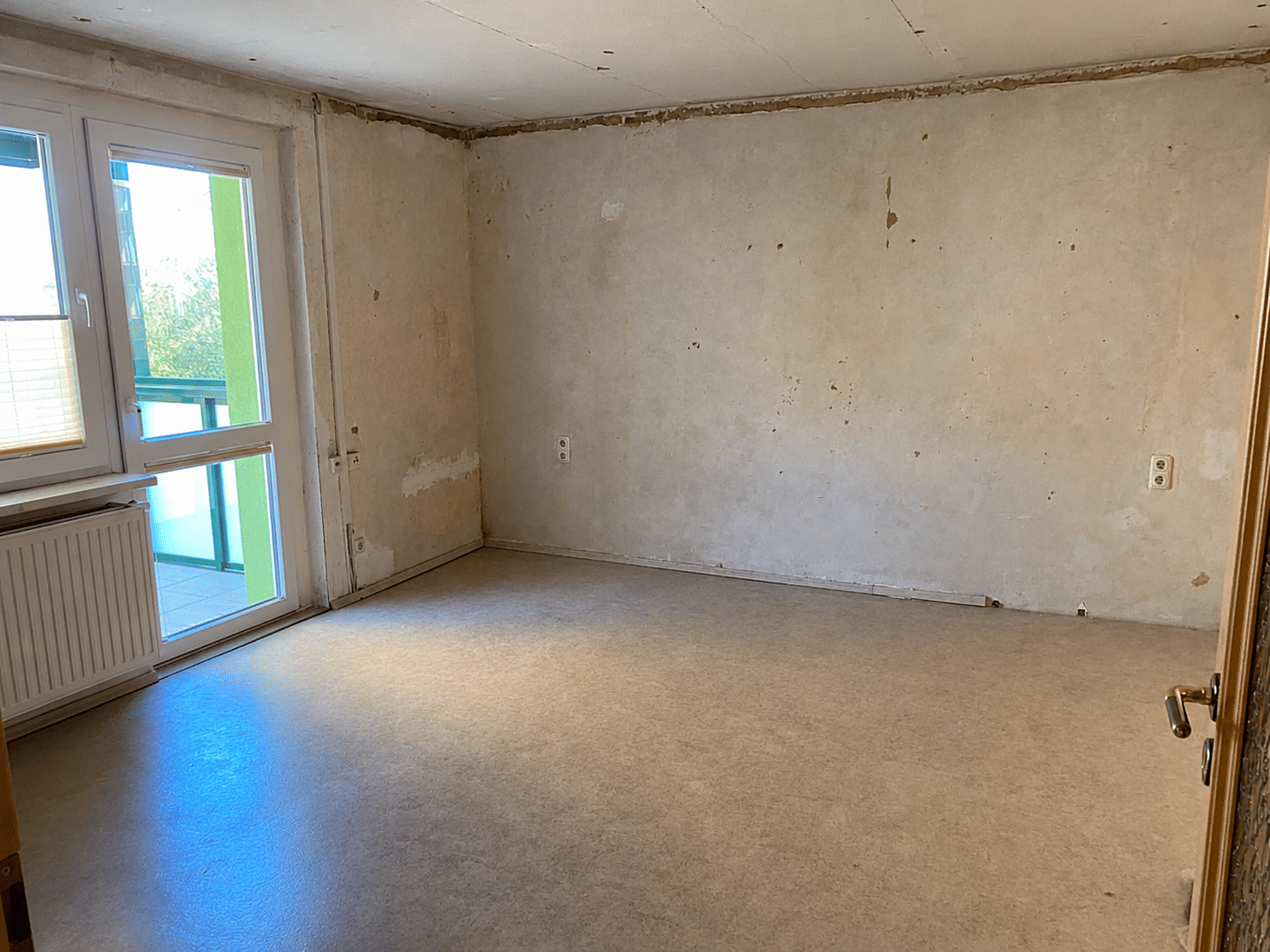 3-Zimmer-Eigentumswohnung mit Balkon – Renovierungsbedürftig mit viel Potenzial, 7973 Greiz