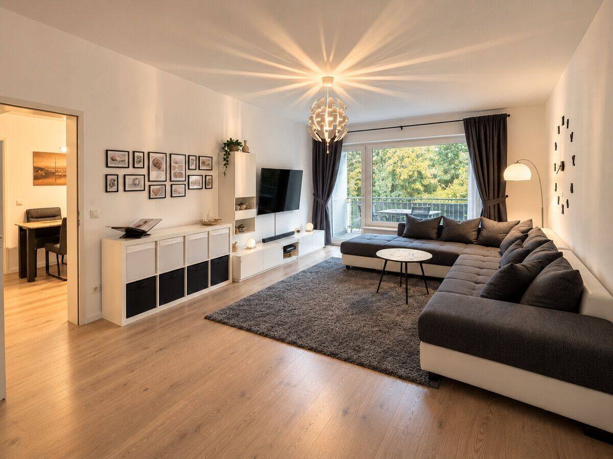 Vermietete 2 Zimmer Wohnung mit Loggia, Aufzug und Tiefgaragenstellplatz, 22147 Hamburg (Wandsbek Rahlstedt)