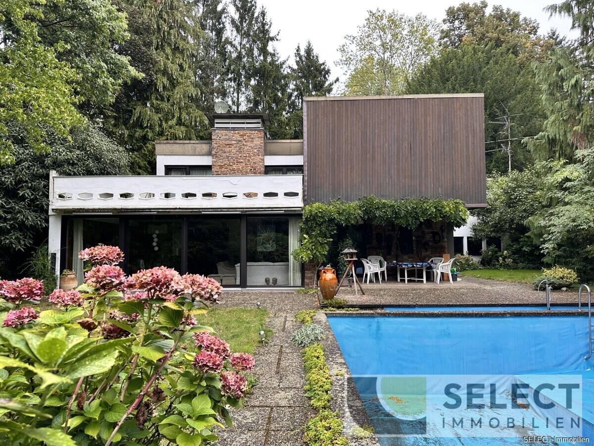 Wohnhaus mit Schwimmbad und Garage in außergewöhnlicher exklusiver Wohnlage auf dem Scheidter Berg, 66133 Saarbrücken