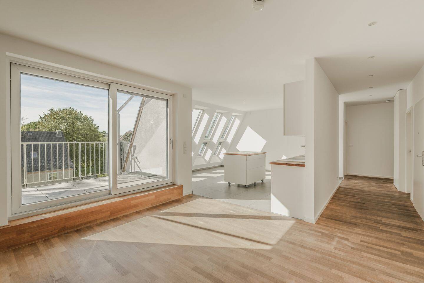Moderne 4-Zimmer-Dachgeschosswohnung mit Südwest-Terrasse, 13156 Berlin (Pankow Kleingartenanlage Alte Baumschule Niederschönhausen Rosenthal)