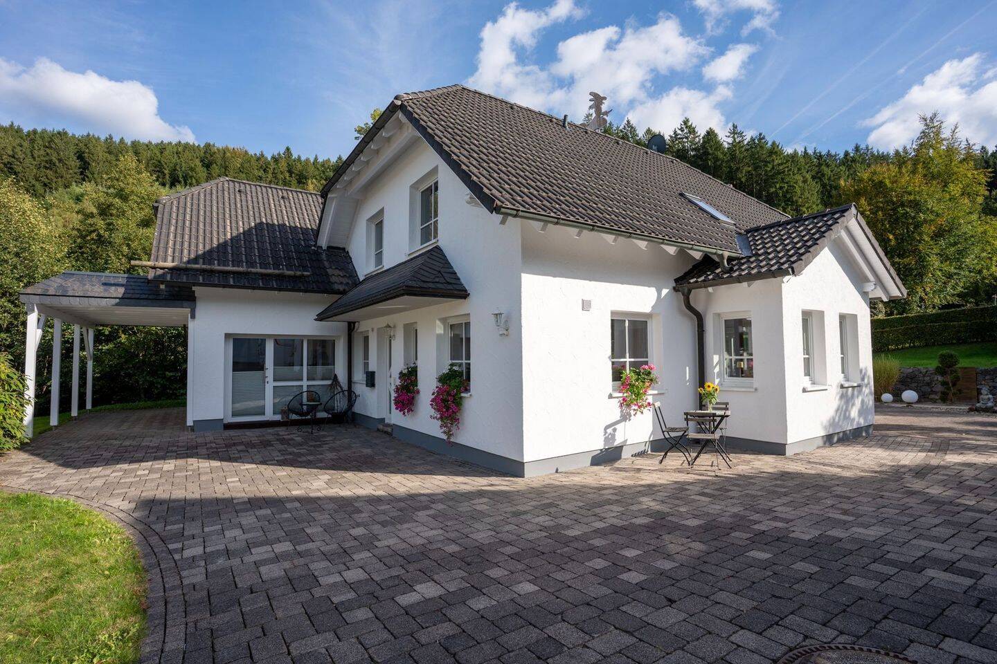 Wohnen am Waldrand – ein Zuhause mit Garten, Sauna und separater Ferienwohnung, 57399 Kirchhundem