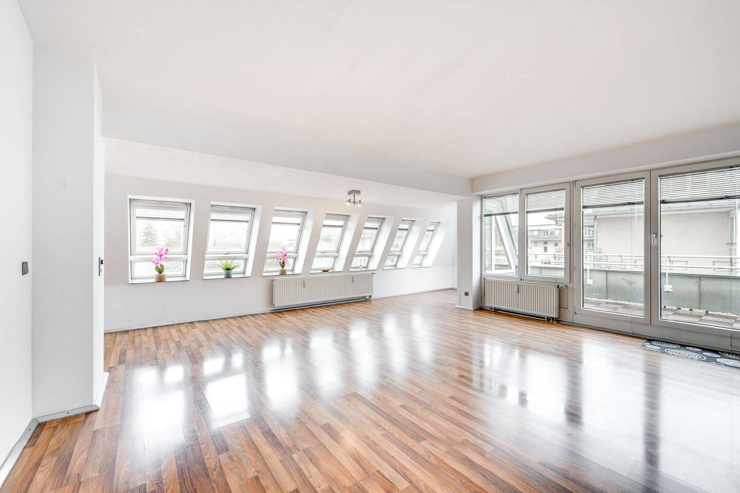 AIGNER – Dachgeschosstraum in Dachau mit Wintergarten und Dachterrasse, 85221 Dachau
