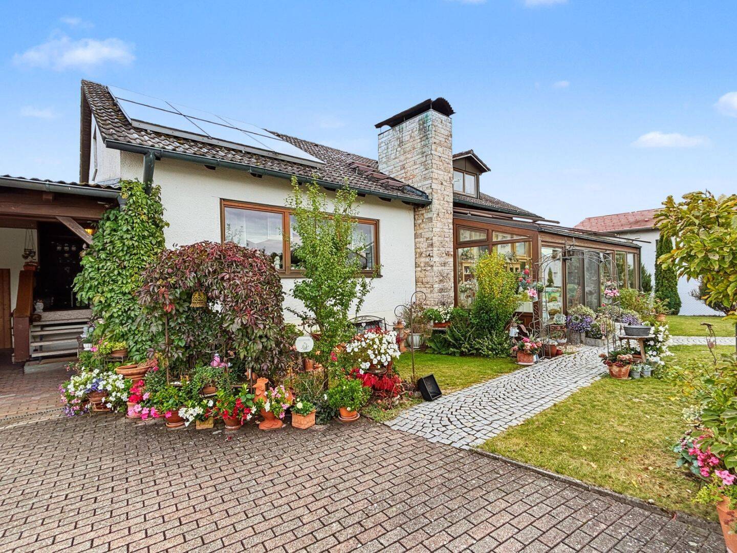 Gemütliches Einfamilienhaus mit großem Wintergarten in idyllischer Lage in Pentling, 93080 Pentling
