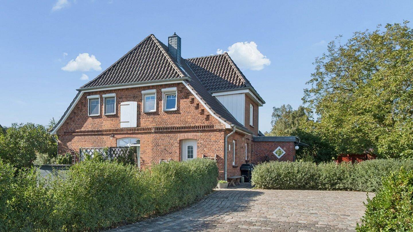 Saniertes Landhaus mit großzügigen Räumen, Sauna und vielseitigen Nebengebäuden, 21379 Echem