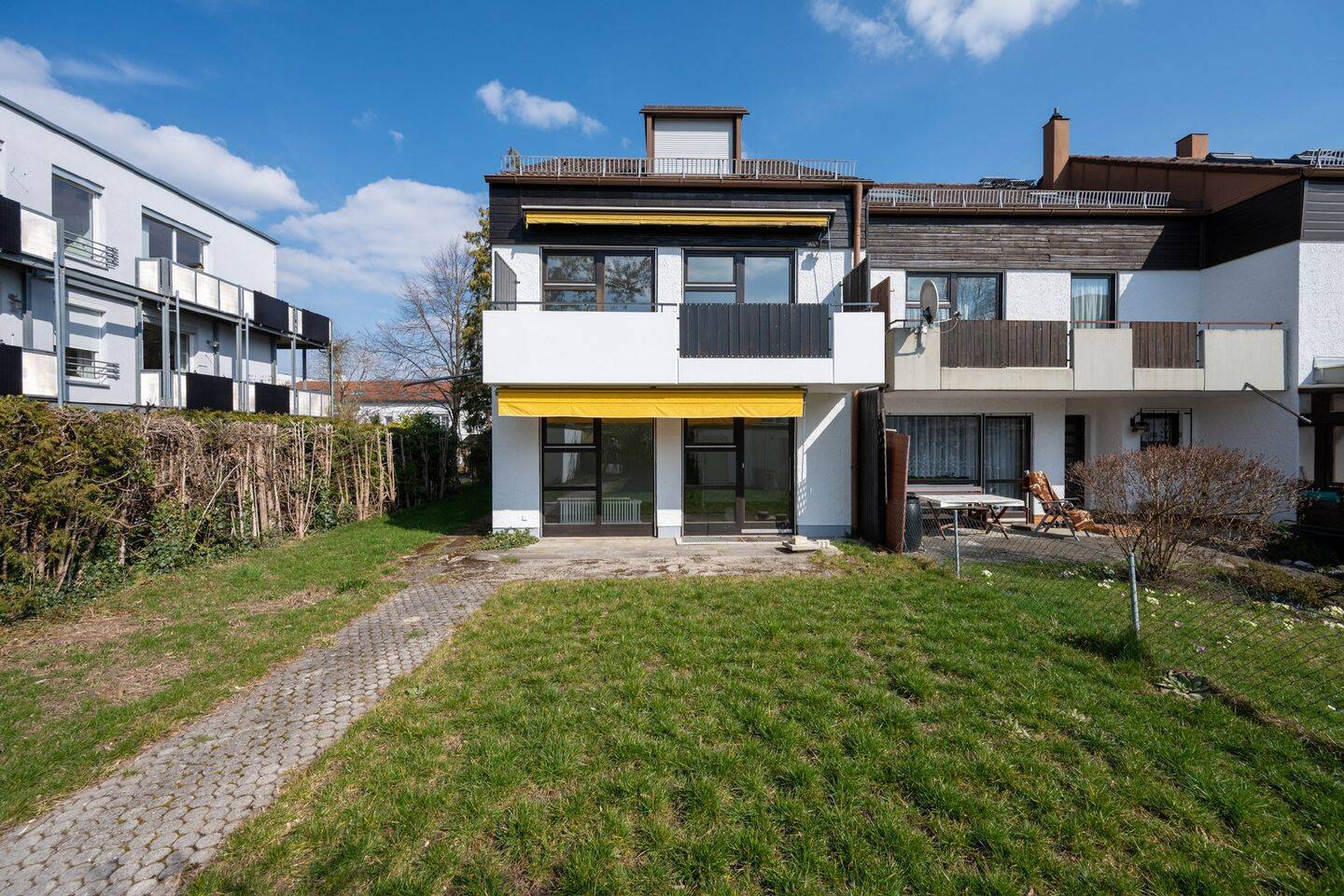 AIGNER – Gestalten statt Kompromisse: Reiheneckhaus mit Garten und Ausbaupotenzial in Aubing, 81243 München (Aubing-Lochhausen-Langwied Pasing-Obermenzing)