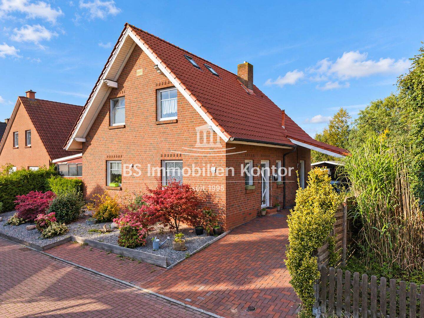 Wolthusen! Einfamilienhaus mit Carport, Gartenanlage und Terrasse in zentraler Lage!, 26725 Emden