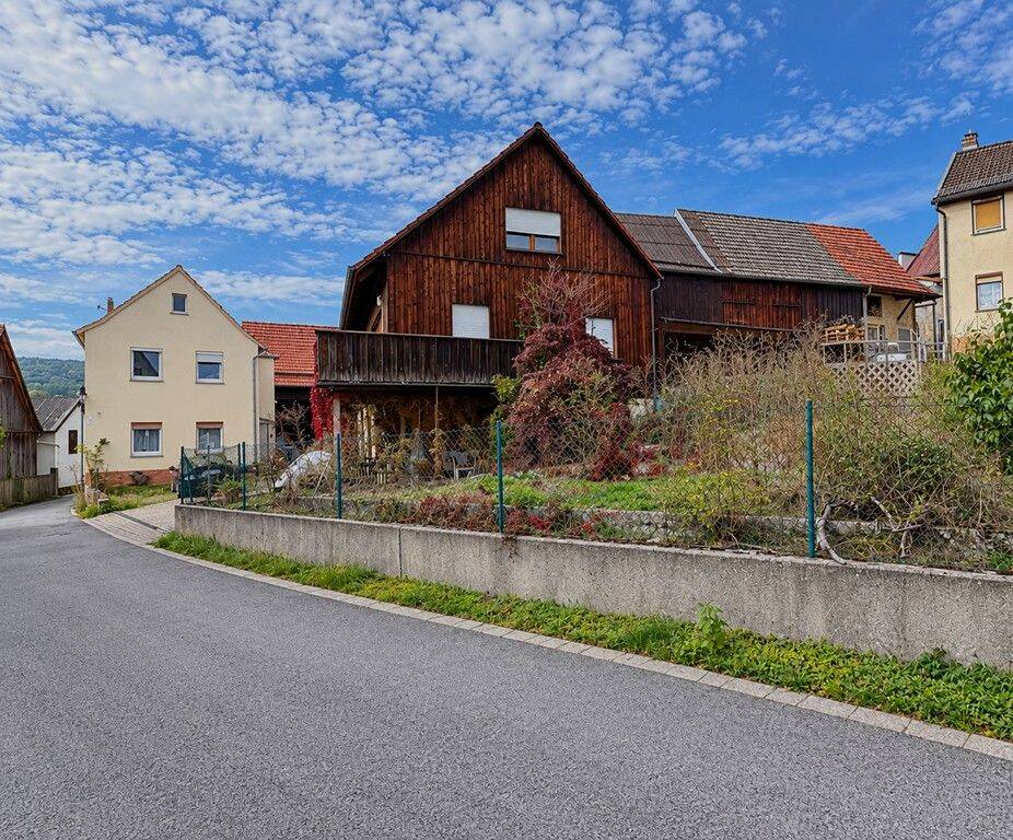zwei massiv gebaute Einfamilienhäuser in Burkardroth – Gefäll, 97705 Burkardroth